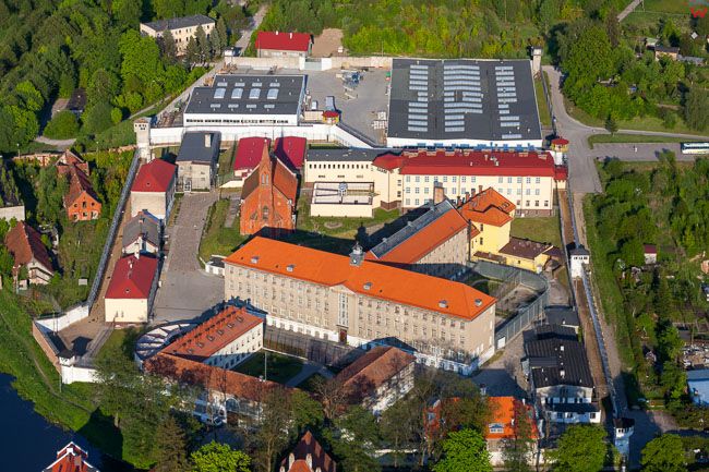 Barczewo, Zaklad Karny w centrum miasta. EU, Pl, warm-maz. Lotnicze